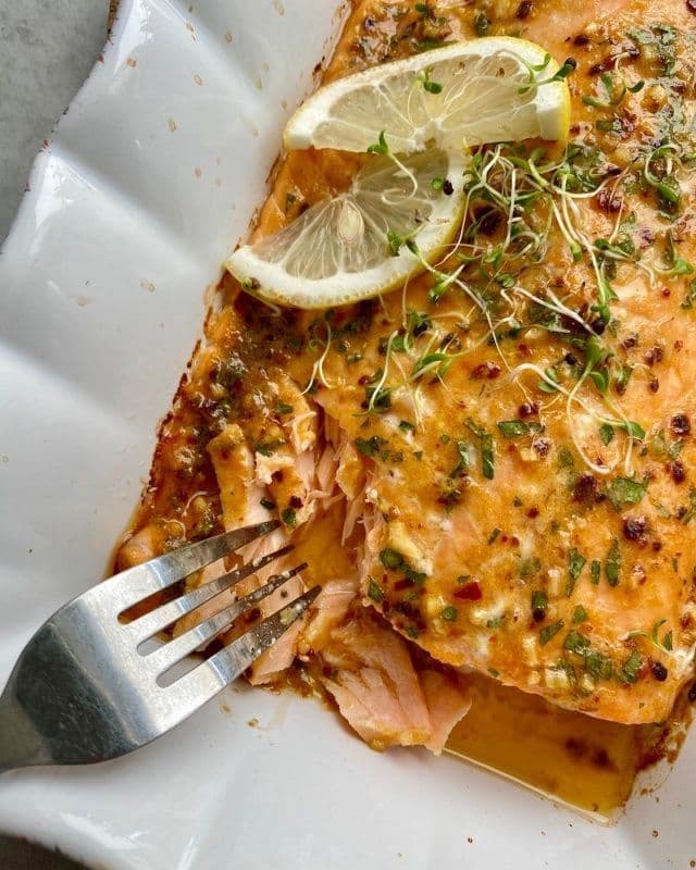 Запечённый лосось с горчично-медовым маслом