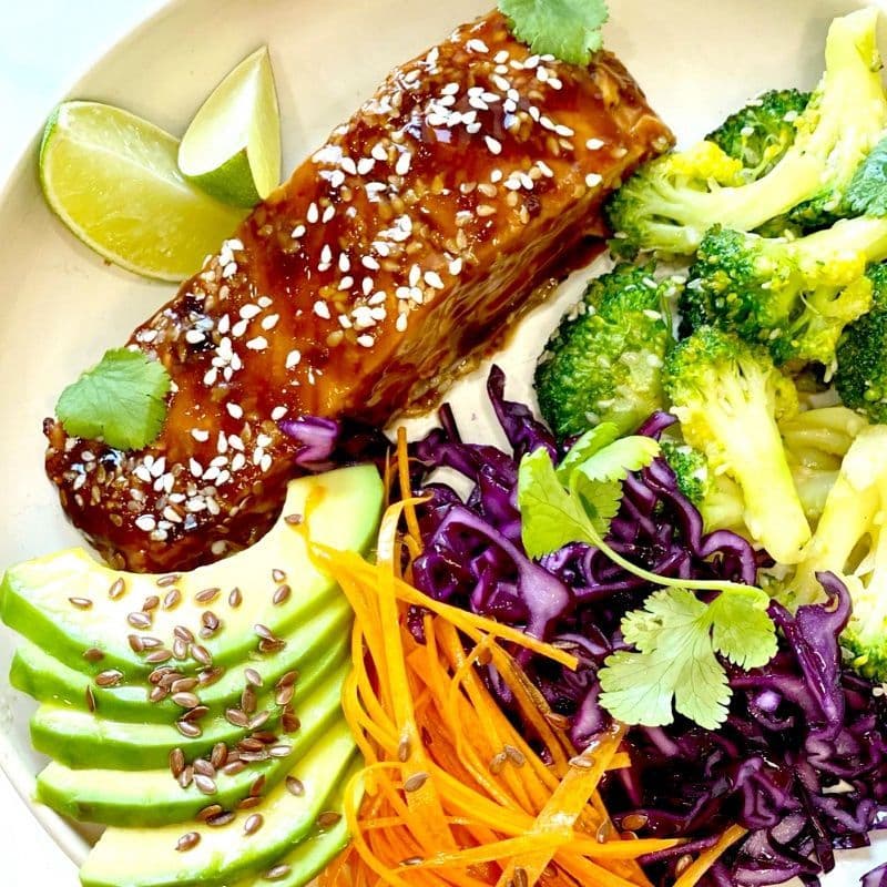 Боул с лососем тарияки и овощами