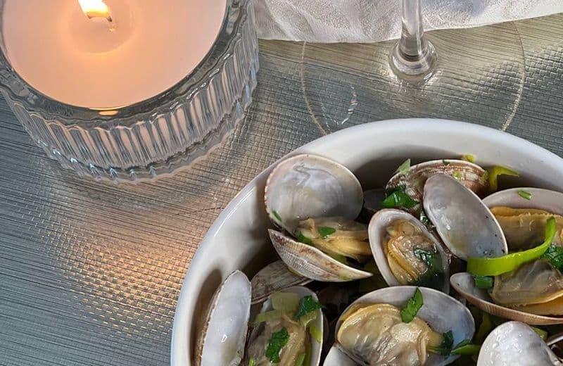 Соте из вонголе с зеленью