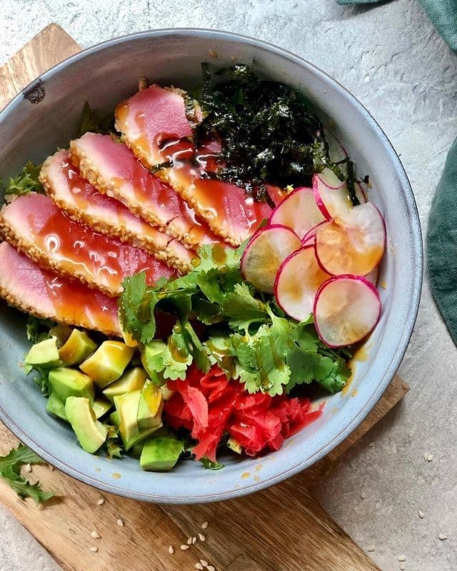 Салат боул с тунцом