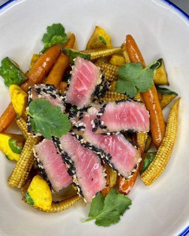 Тунец с овощами терияки