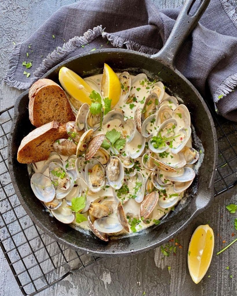 Вонголе в сливочном соусе с розмарином и тимьяном.jpg