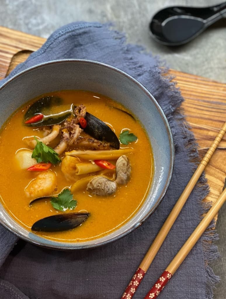 Креветки и кальмары лолиго в соусе Том Ям21.jpg